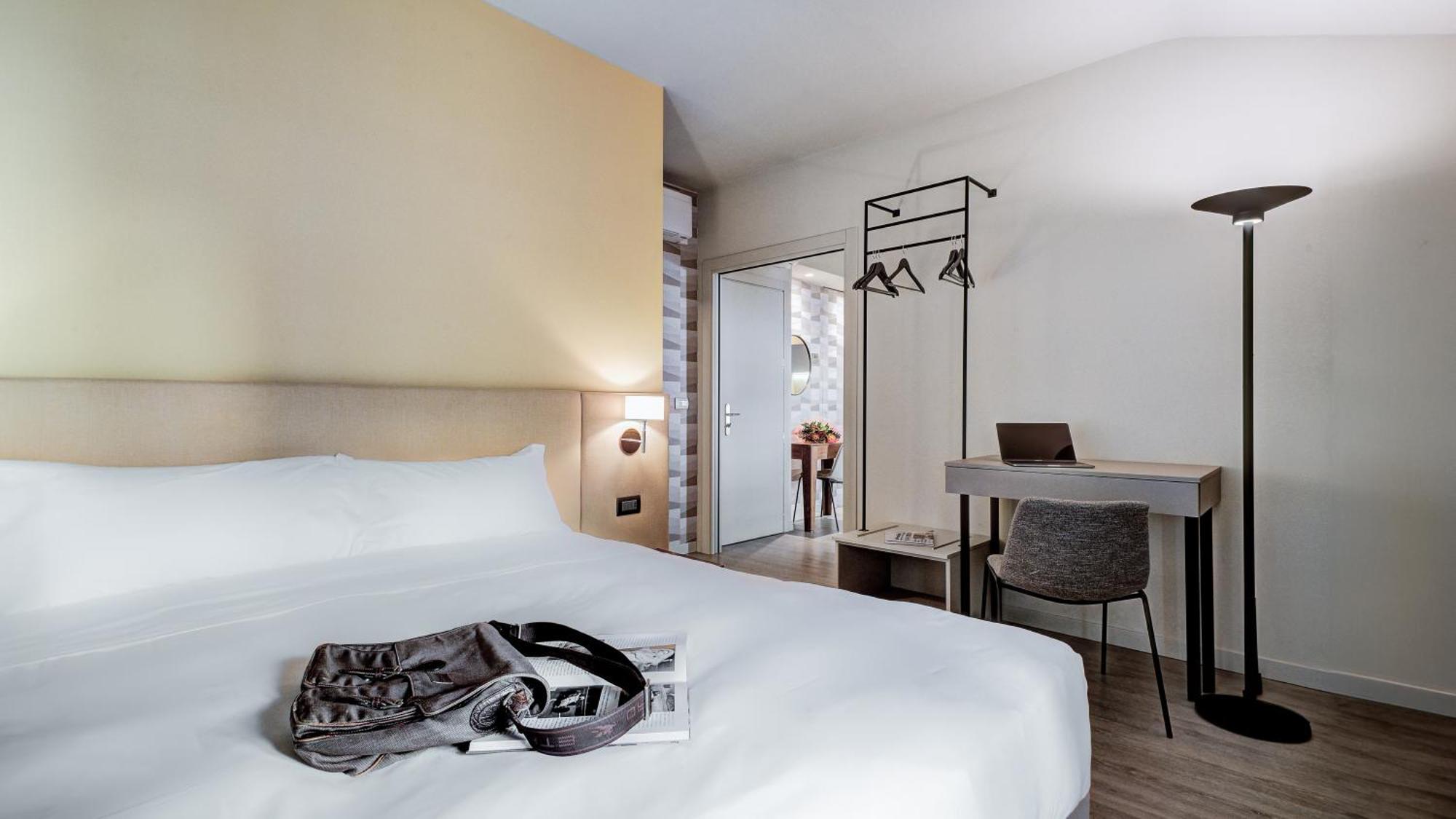 Be Duomo - Self Check-In Bed & Breakfast Voghera Ngoại thất bức ảnh
